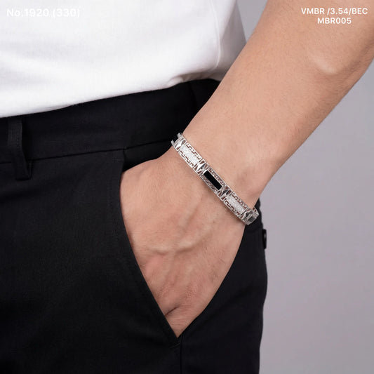 Onyx men’s silver bracelet