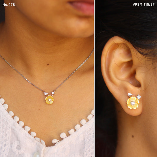 Flower Radiance MOP Silver Pendant Set for Women