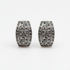 Neo silver stud