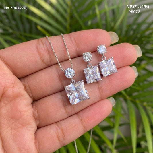 Novelle spark silver pendant set for women