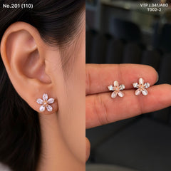 Bloom glow silver stud