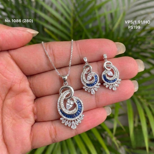 Shruti silver pendant set for women