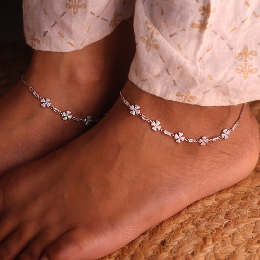 Graceful Bloom Shine Silver Anklet