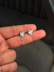 Urban white bloom silver stud