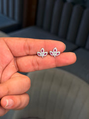 Noor frost silver stud