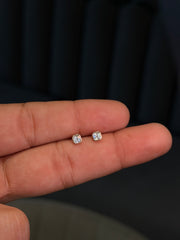 Nyka glow silver stud