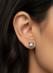 Ash pearl silver stud