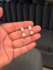 Frosted pearl silver earrings