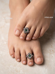 Avira oxidised silver toerings for women