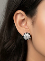 Nira Soft silver Stud