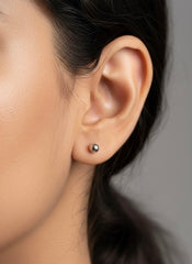 Livisha silver stud
