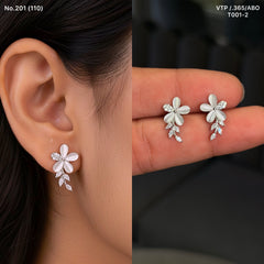 Nila shine silver stud