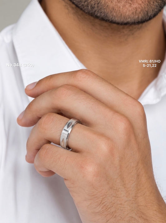 Arrow crest silver men’s ring