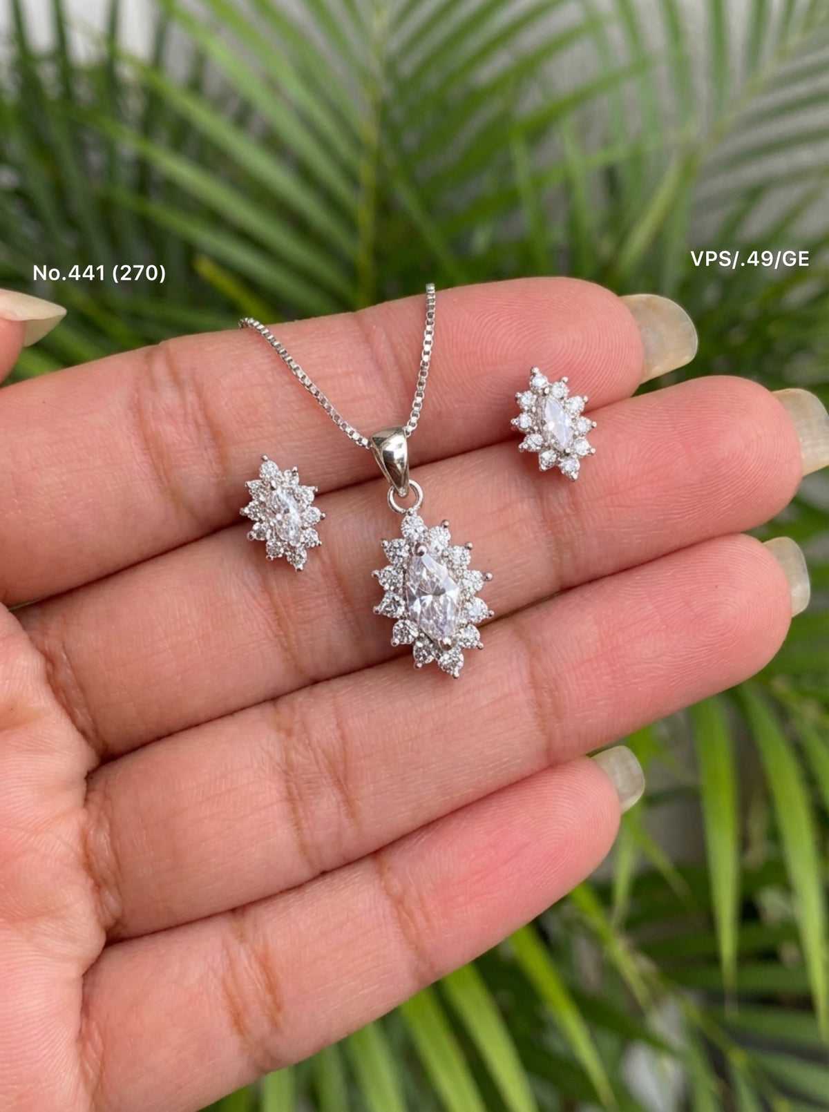 Silver glitz pendant set for women