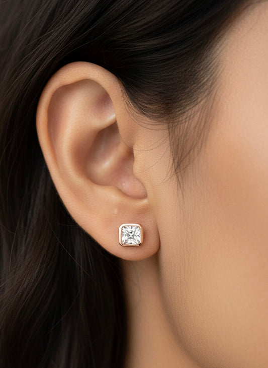 White lustre silver stud