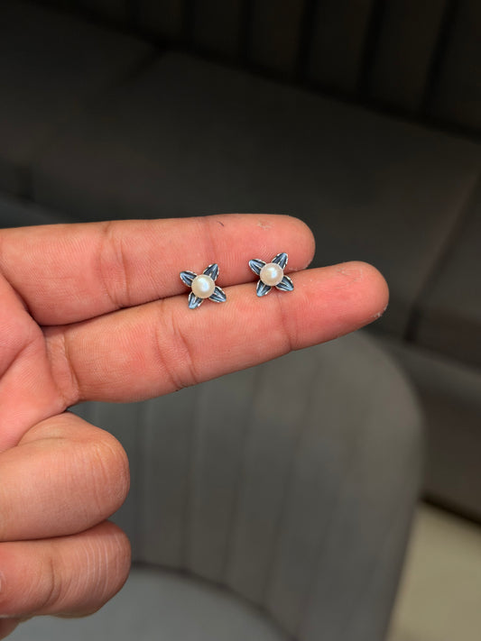 Ash pearl silver stud