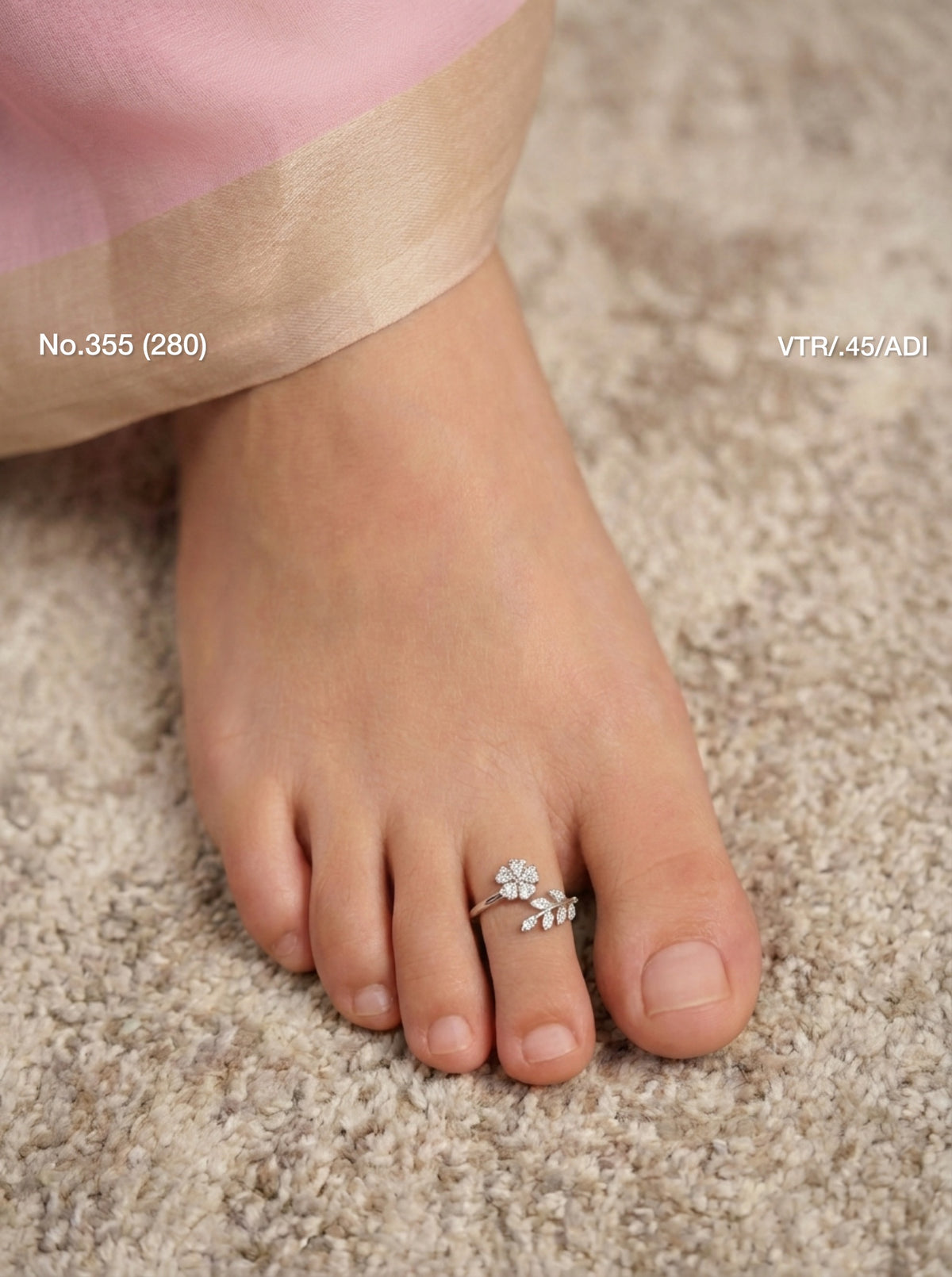 Leaf bloom shine silver toerings for women