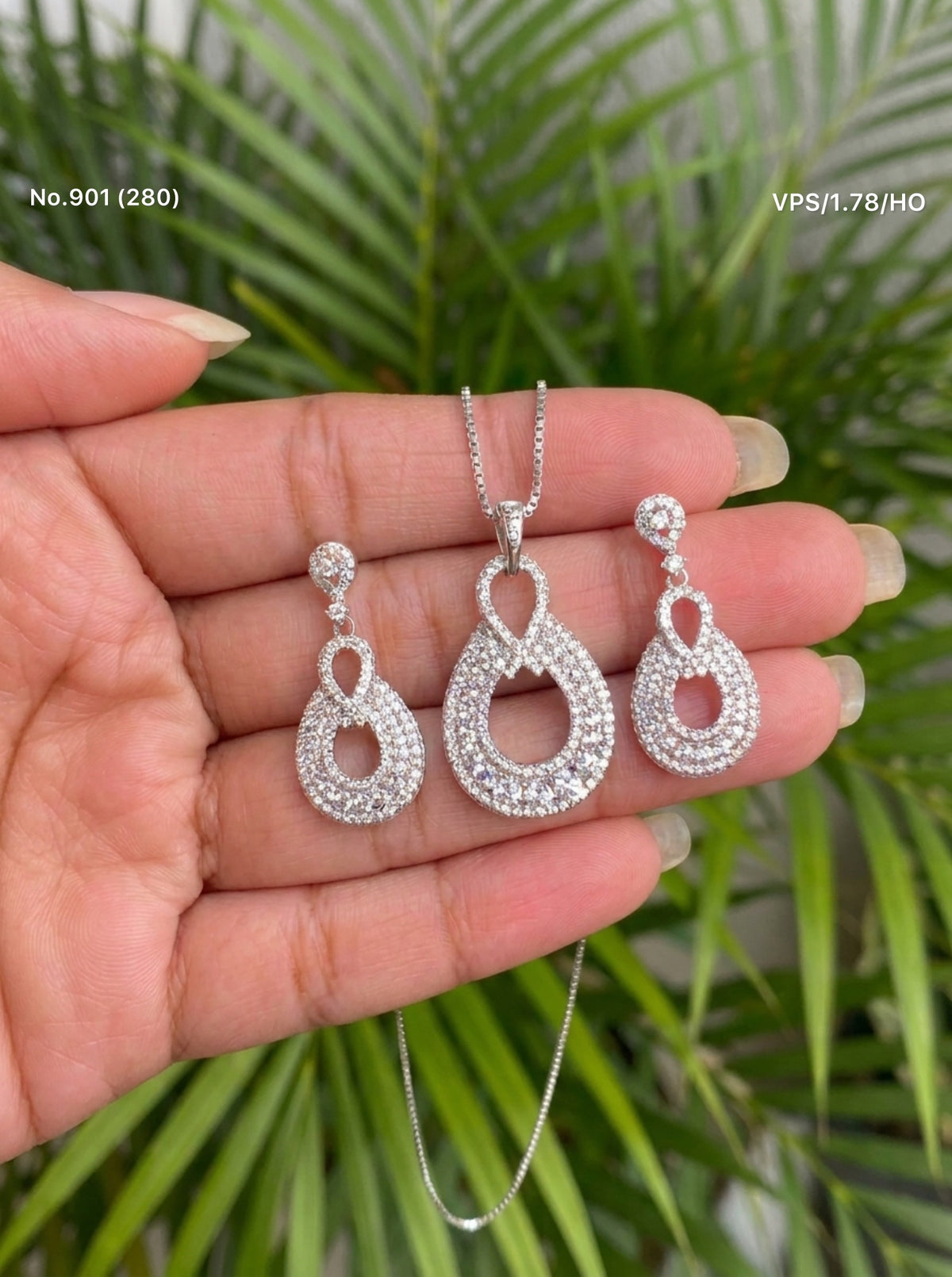 Diamond aura silver pendant set for women