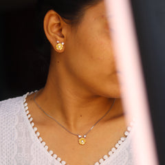 Flower Radiance MOP Silver Pendant Set for Women