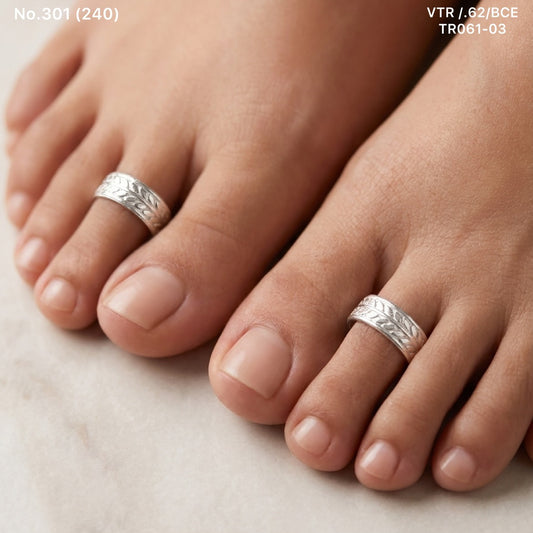 Leaf curve silver toerings for women