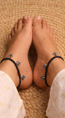 Charming Colour Bloom Silver Black Thread Payal for Women