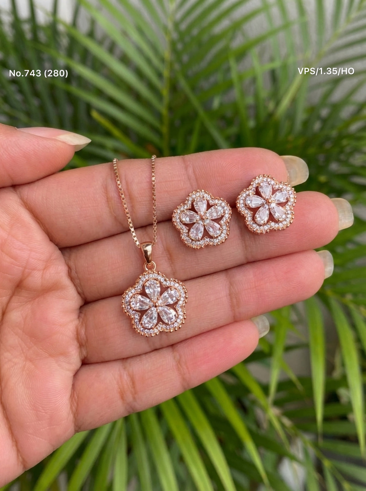 Celestique bloom silver pendant set for women