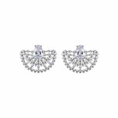 Yuvika shine silver stud