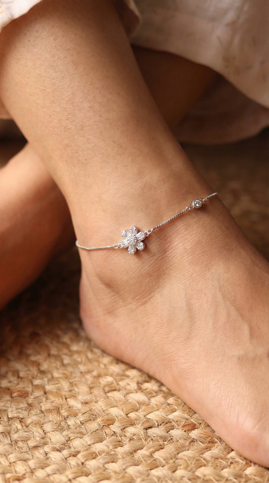 Shining Blossom Sleek Silver Anklet