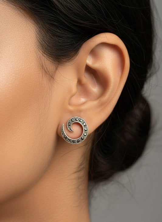 Whirl shine silver stud