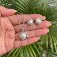 Shweta pearl silver pendant set for women