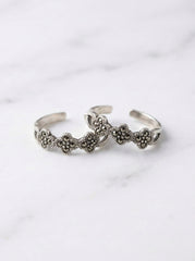 Black aura silver toerings for women