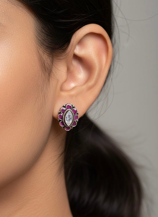 Antique petal silver stud