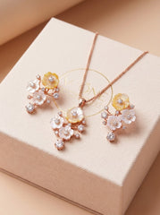 Silver daisy pendant set for women