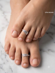 Spreading leaves silver toerings for women