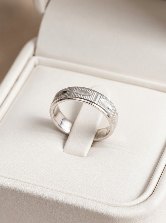 Arrow crest silver men’s ring