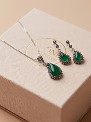 Kashvi green silver pendant set for women