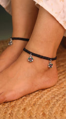 Charming Colour Bloom Silver Black Thread Payal for Women