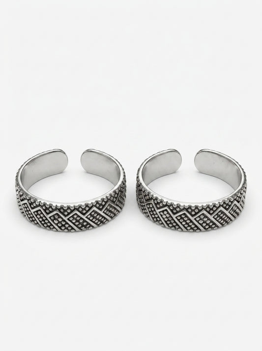 Kaira oxidised silver toerings for women
