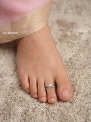 Twinkling treasure silver toerings for women