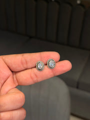 Classic white oxidised silver stud