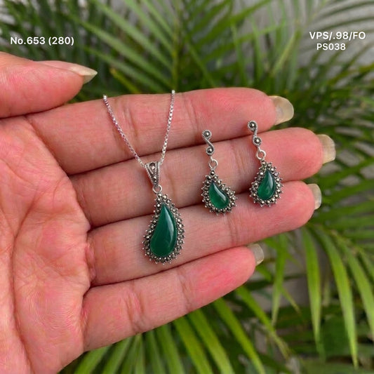 Kashvi green silver pendant set for women