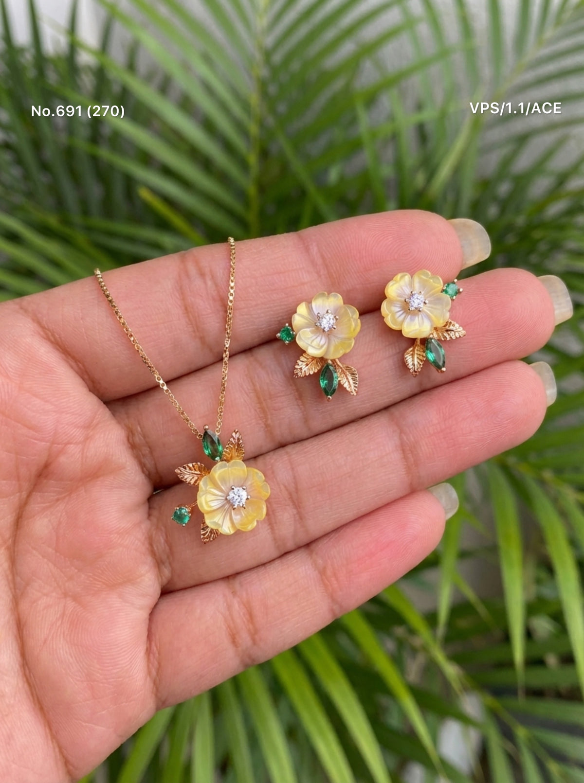 Blossom shine silver pendant set for women