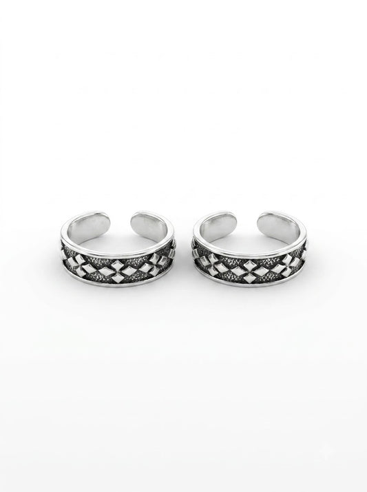 Arvika oxidised silver toerings for women