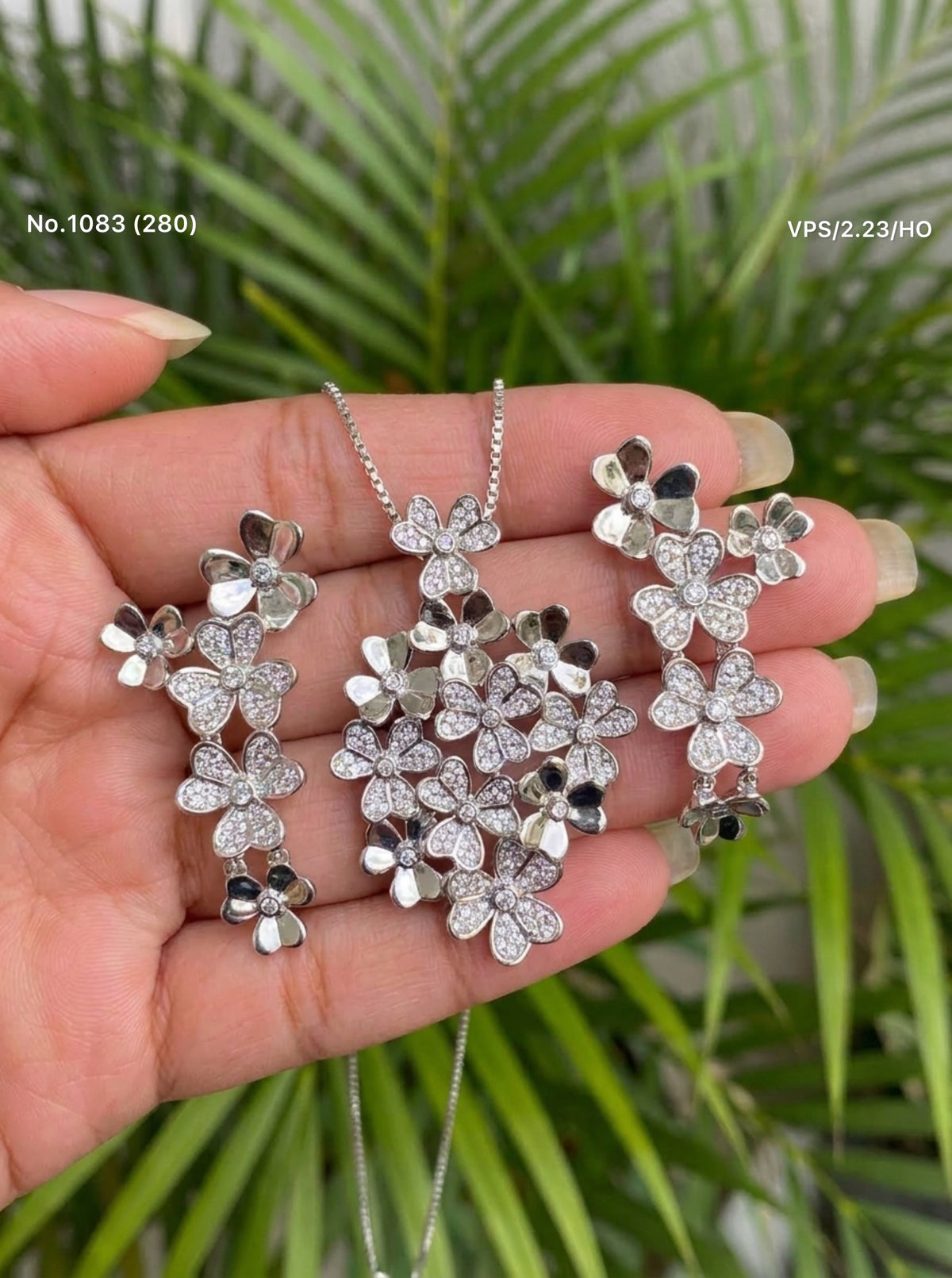 Elegant aura silver pendant set for women
