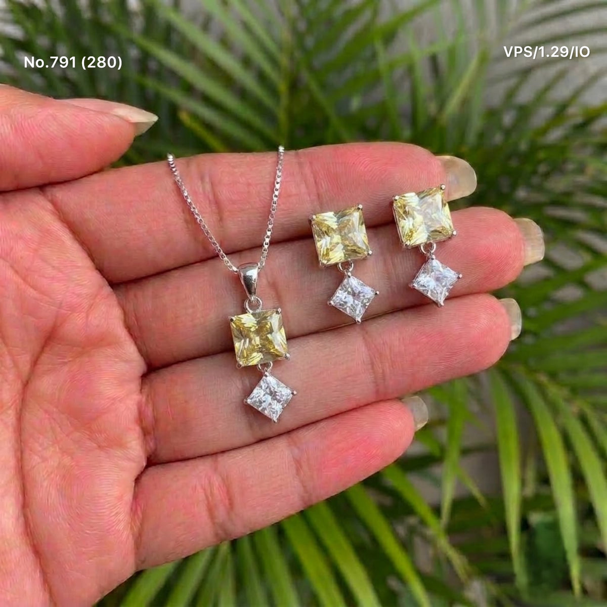 Vedanshi silver pendant set for women