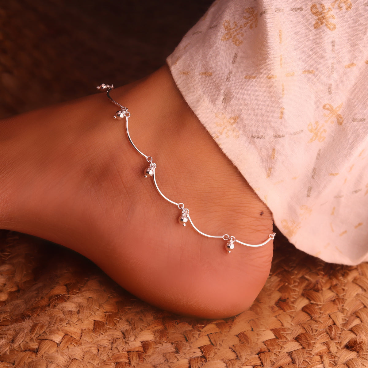 Pure silver classy curve ghungroo payal