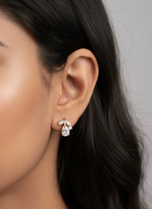 Drop gleam silver stud