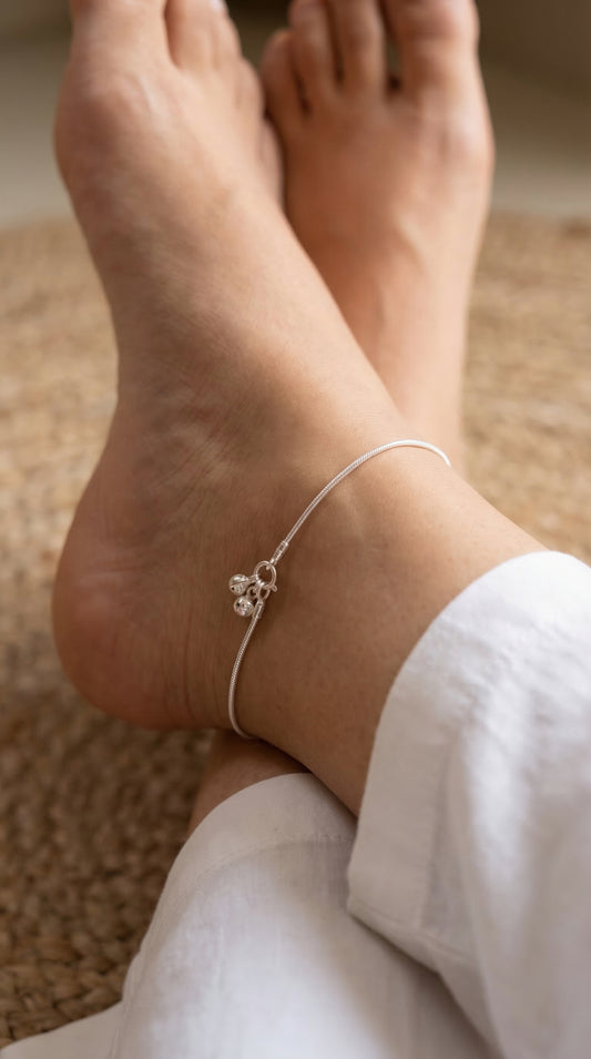 Hanging ghungaroo sleek silver Payal for women