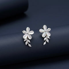 Nila shine silver stud