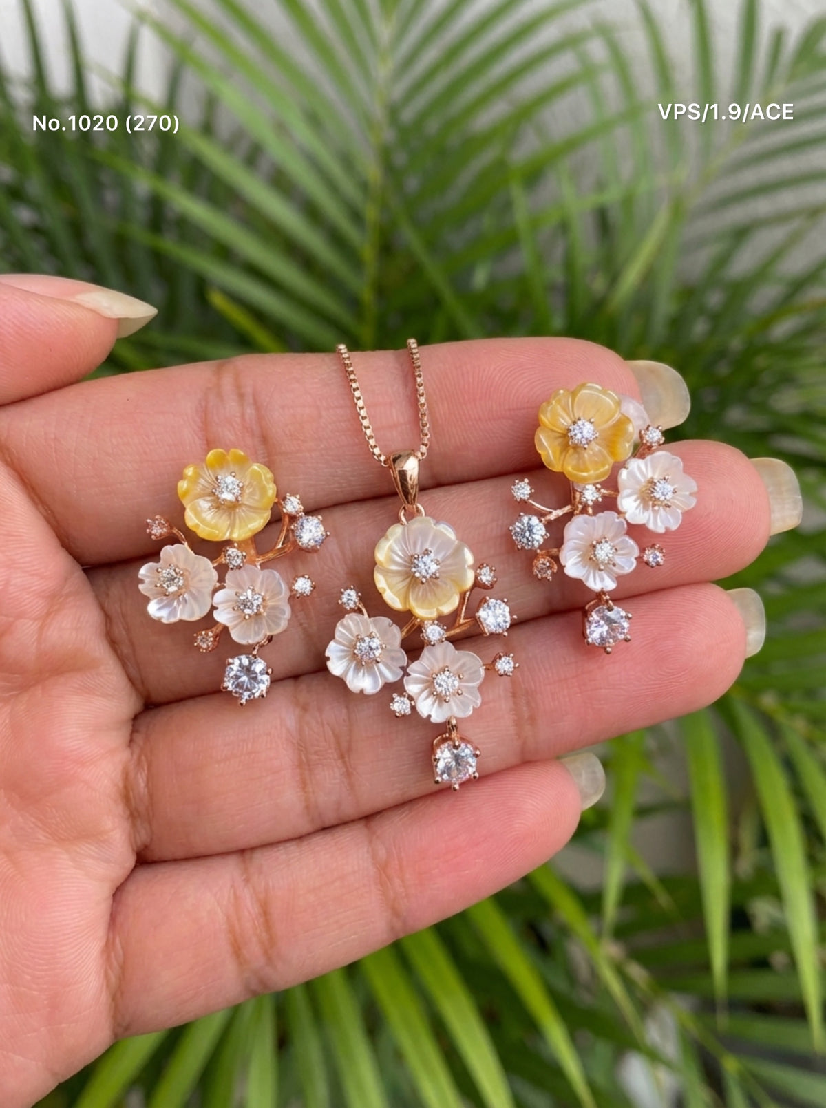 Silver daisy pendant set for women